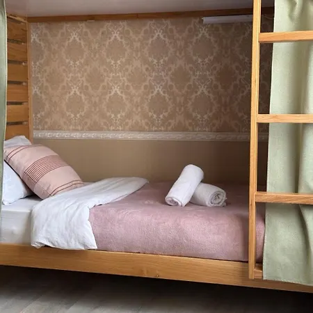 Buddha Bodoni Hostel *